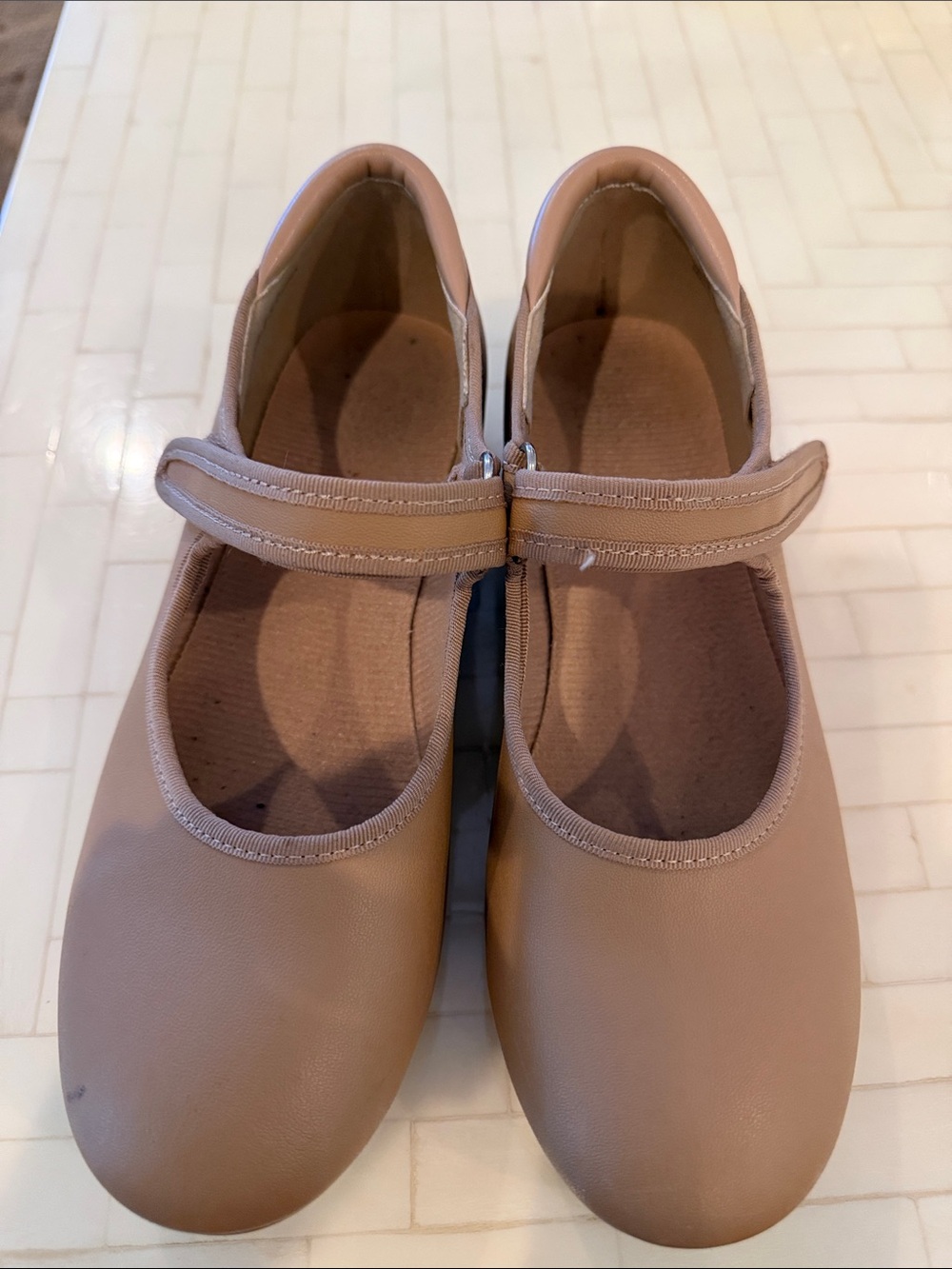 Girls Linodes Tap Shoes Shoes in Beige Sise 3.5 (only worn for one season)